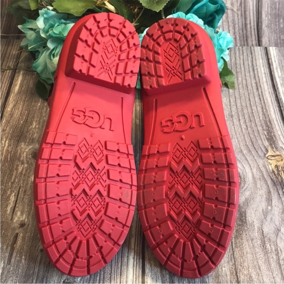 Uggs Droplet Chevonne Ribbon Red Women's Ankle Rain Boots.
Size 6 - Picture 6 of 9
